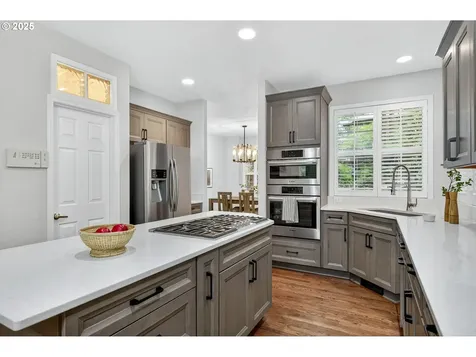 736 SW Burlingame Terrace Portland OR 97239