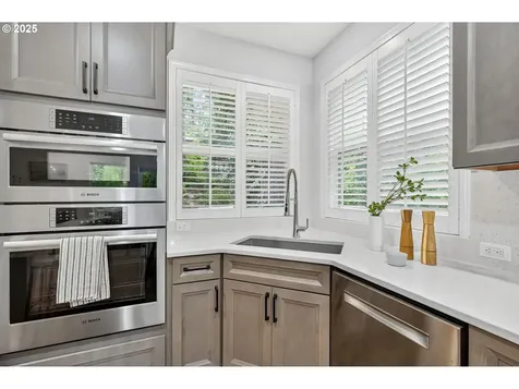 736 SW Burlingame Terrace Portland OR 97239