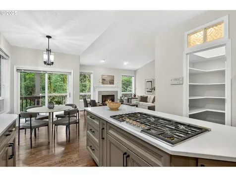 736 SW Burlingame Terrace Portland OR 97239
