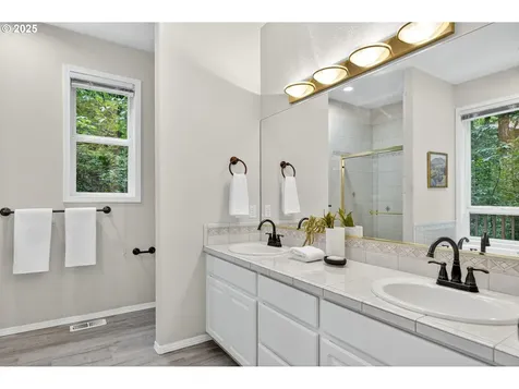 736 SW Burlingame Terrace Portland OR 97239