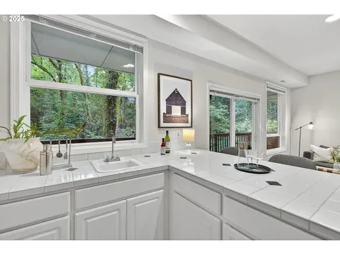 736 SW Burlingame Terrace Portland OR 97239
