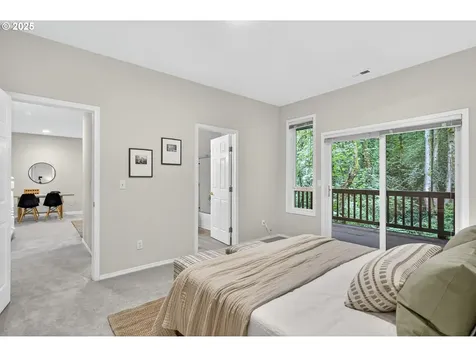 736 SW Burlingame Terrace Portland OR 97239