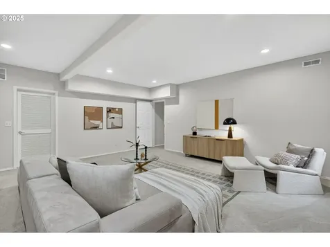 736 SW Burlingame Terrace Portland OR 97239