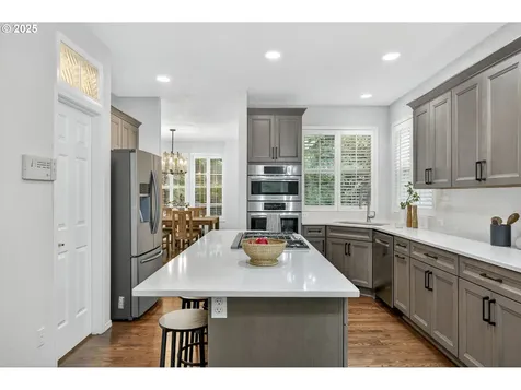 736 SW Burlingame Terrace Portland OR 97239