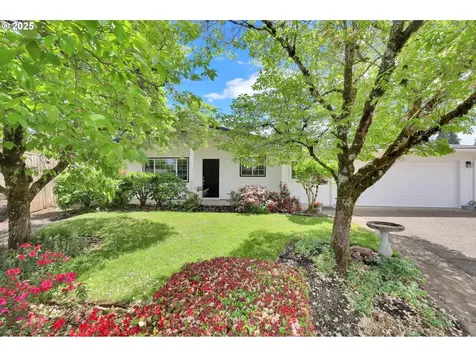1952 Minda Drive Eugene OR 97401