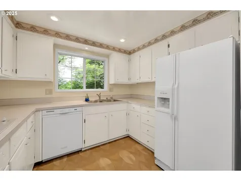 1952 Minda Drive Eugene OR 97401