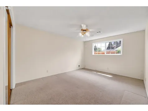 1952 Minda Drive Eugene OR 97401
