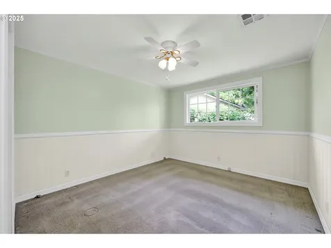 1952 Minda Drive Eugene OR 97401