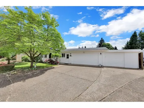 1952 Minda Drive Eugene OR 97401