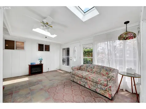 1952 Minda Drive Eugene OR 97401