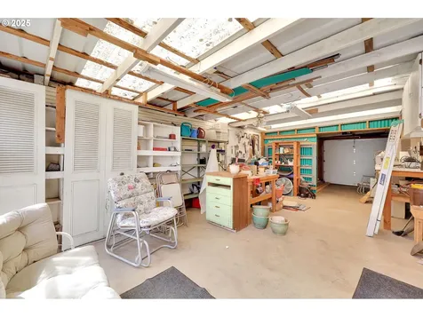 1952 Minda Drive Eugene OR 97401
