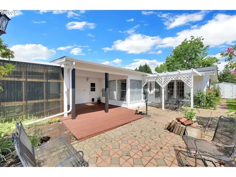 1952 Minda Drive Eugene OR 97401