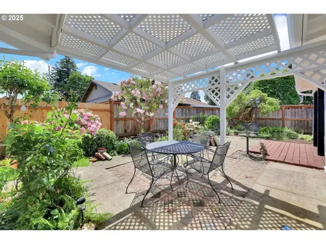1952 Minda Drive Eugene OR 97401