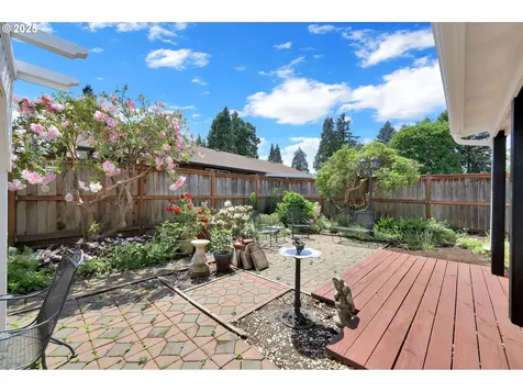 1952 Minda Drive Eugene OR 97401