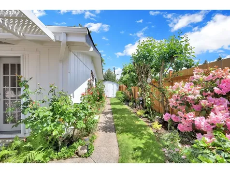 1952 Minda Drive Eugene OR 97401