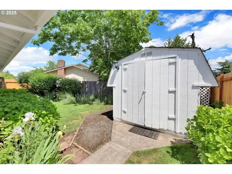 1952 Minda Drive Eugene OR 97401