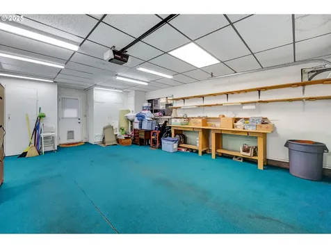 1952 Minda Drive Eugene OR 97401