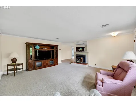 1952 Minda Drive Eugene OR 97401