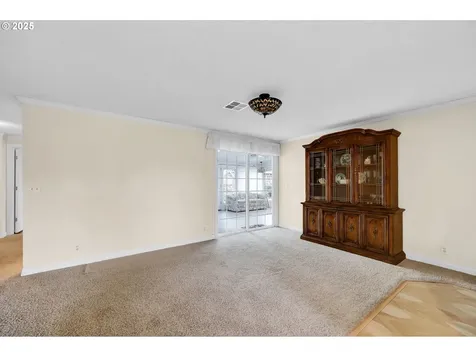 1952 Minda Drive Eugene OR 97401