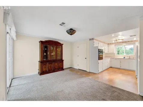 1952 Minda Drive Eugene OR 97401