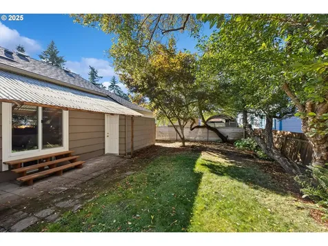 5221 SE Long Street Portland OR 97206