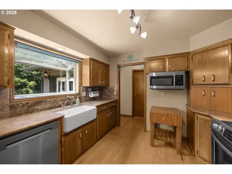 343 NE Hillwood Drive Hillsboro OR 97124
