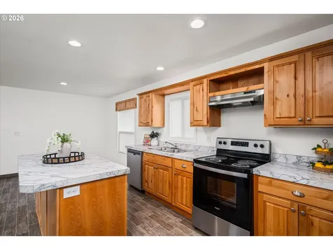 975 N 16th Street Cottage Grove OR 97424