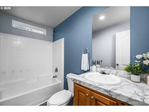 975 N 16th Street Cottage Grove OR 97424