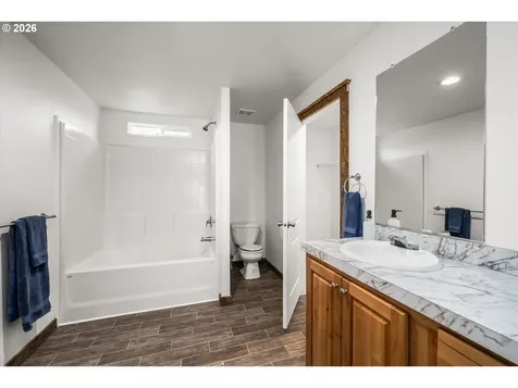 975 N 16th Street Cottage Grove OR 97424