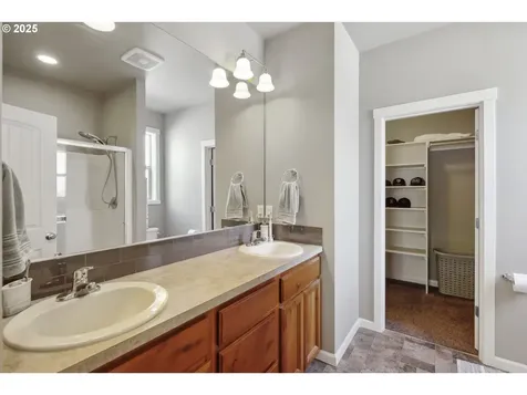 9500 NE 106th Way Vancouver WA 98662