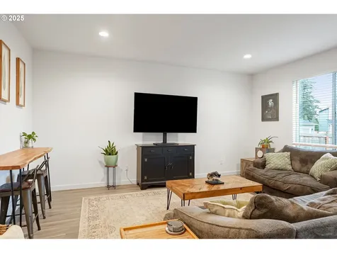 301 W 17th Street Lafayette OR 97127
