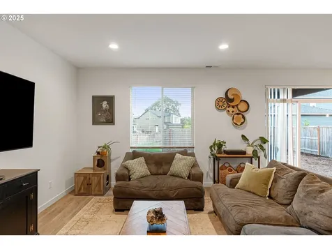 301 W 17th Street Lafayette OR 97127