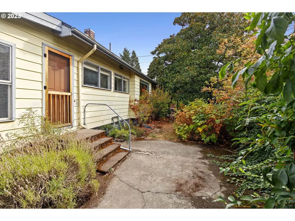 8227 N Woolsey Avenue Portland OR 97203