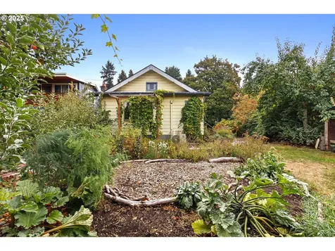 8227 N Woolsey Avenue Portland OR 97203