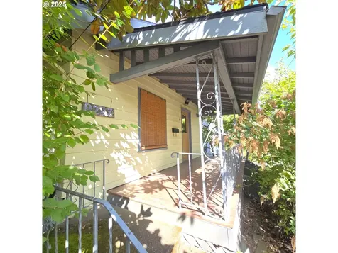 8227 N Woolsey Avenue Portland OR 97203