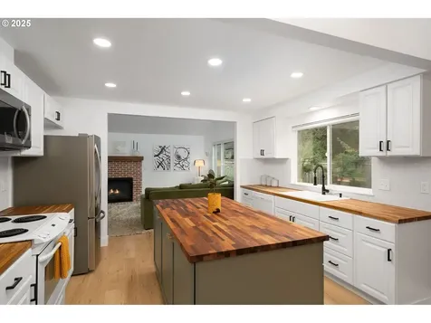 10117 SW 36th Place Portland OR 97219