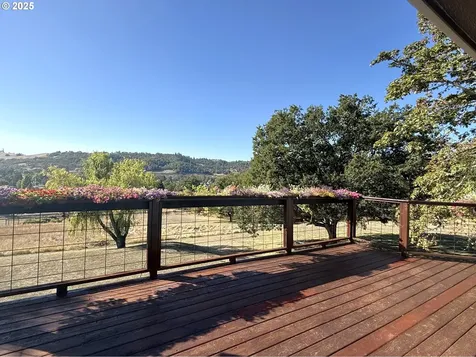 7978 N Bank Road Roseburg OR 97470