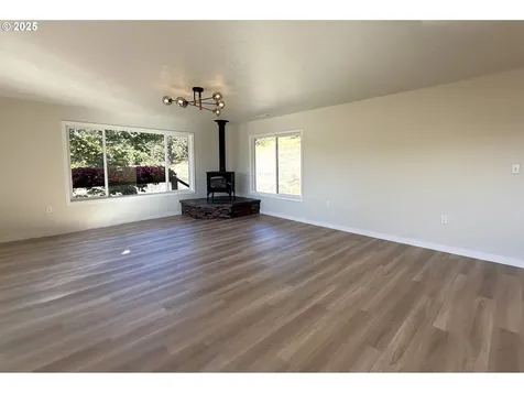 7978 N Bank Road Roseburg OR 97470