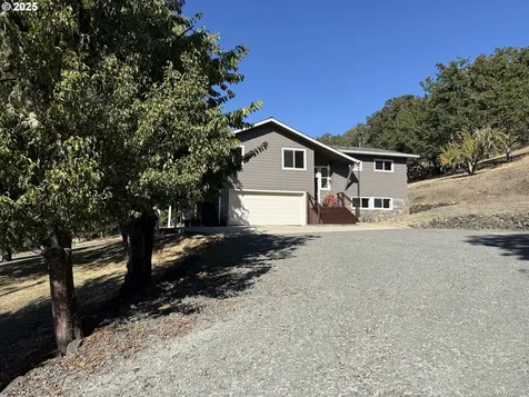 7978 N Bank Road Roseburg OR 97470
