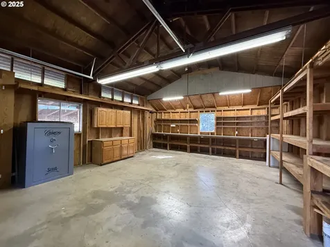 7978 N Bank Road Roseburg OR 97470