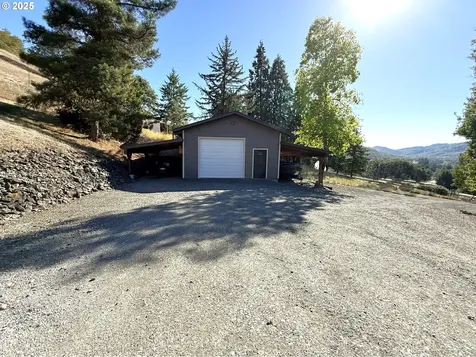 7978 N Bank Road Roseburg OR 97470