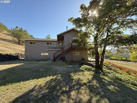 7978 N Bank Road Roseburg OR 97470