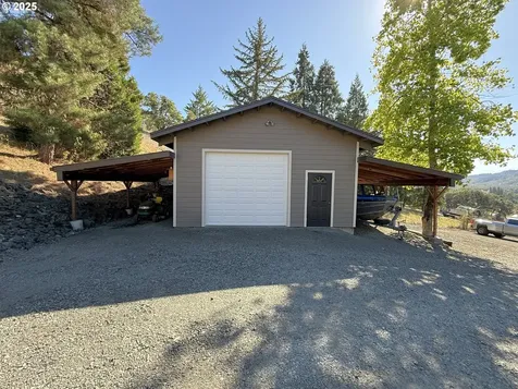 7978 N Bank Road Roseburg OR 97470