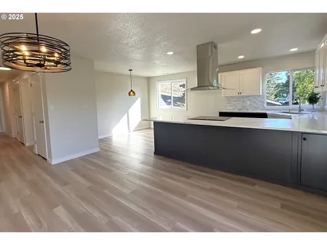 7978 N Bank Road Roseburg OR 97470
