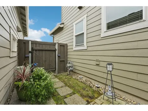10004 NE 133rd Avenue Vancouver WA 98682