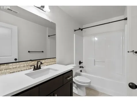7473 NE Fremont Street Portland OR 97213