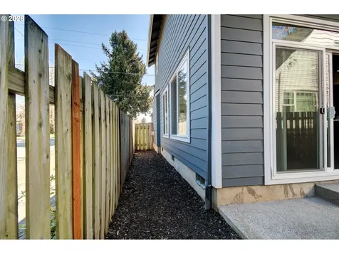 7473 NE Fremont Street Portland OR 97213