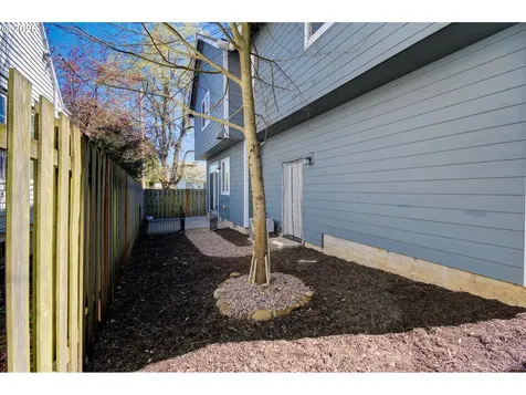 7473 NE Fremont Street Portland OR 97213