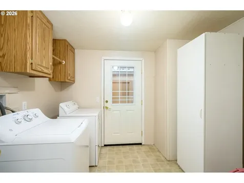 1401 W Ellendale Avenue Dallas OR 97338