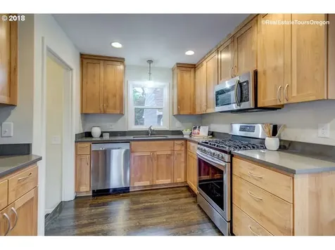 1235 SW Carson Street Portland OR 97219